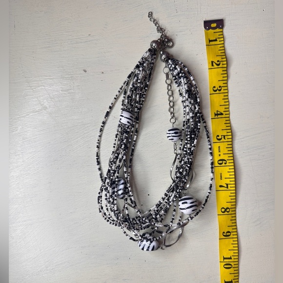Elegant Black and White Beaded Necklace - Picture 3 of 3